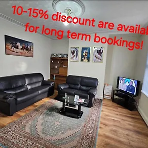 Spacious Two Bedroom House, Parking And Wifi , Leeds (West Yorkshire) United Kingdom